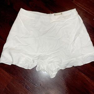 White Altar’d State skort. Worn only twice and in perfect condition!